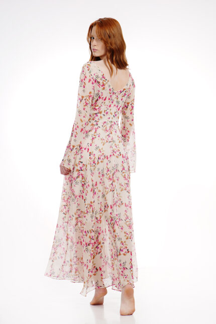 Duga, svilena FLORA haljina u cvetnom dezenu roze-bež nijanse.