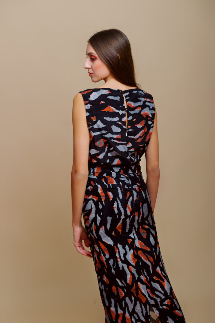 The irresistible MIRNA maxi dress with an authentic tiger print is an indispensable addition to the wardrobe of every fashion-conscious woman. A carefully made dress model that follows the body line and highlights the silhouette, making the figure flawless and seductive.