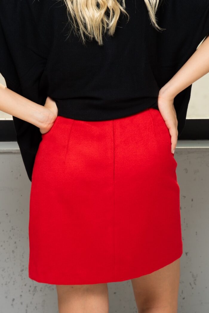 Short MINNIE skirt in red color.